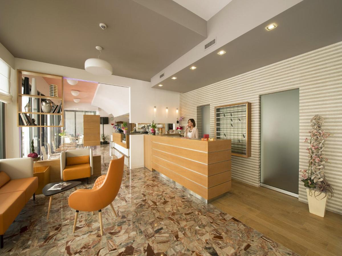 Hotel Pillon Бибионе Екстериор снимка