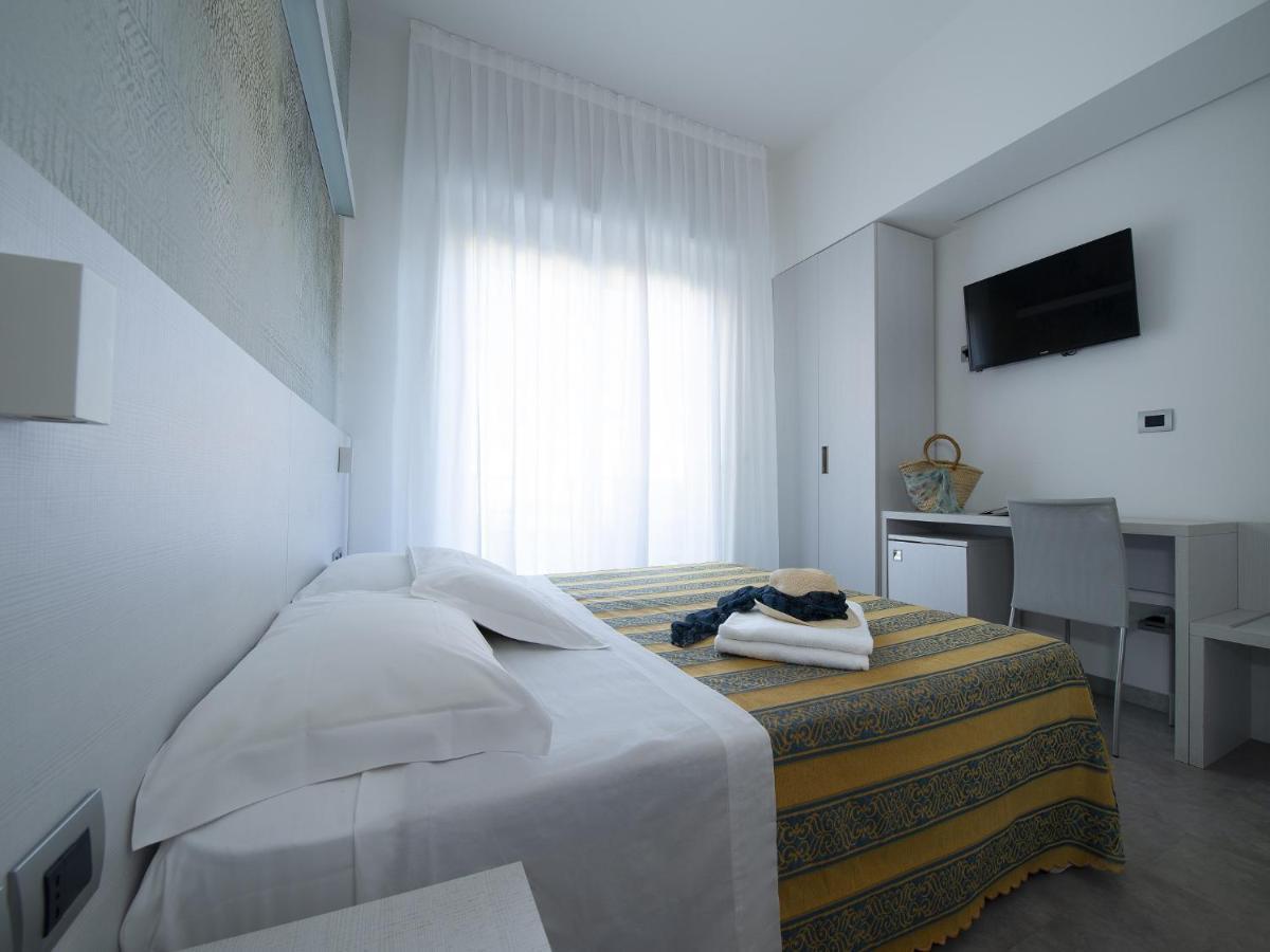 Hotel Pillon Бибионе Екстериор снимка