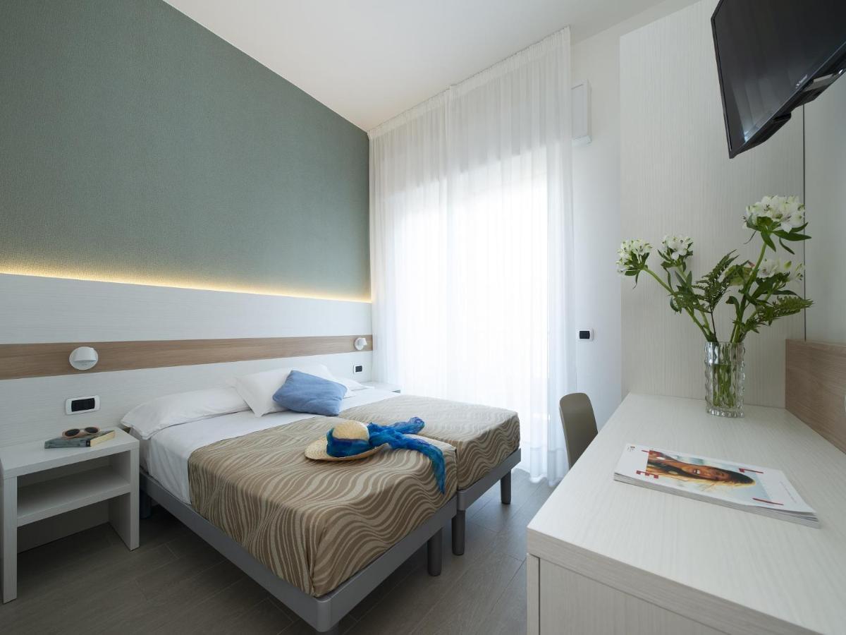 Hotel Pillon Бибионе Екстериор снимка