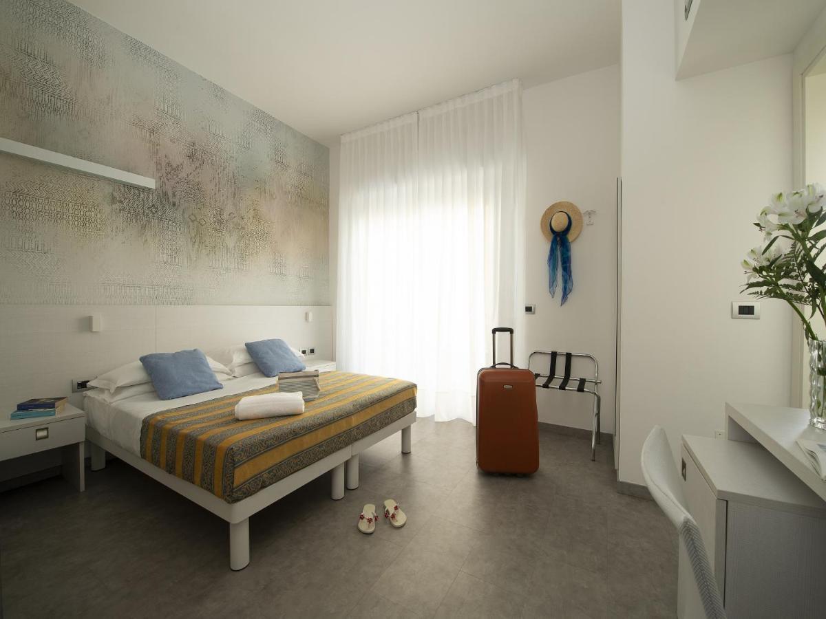 Hotel Pillon Бибионе Екстериор снимка