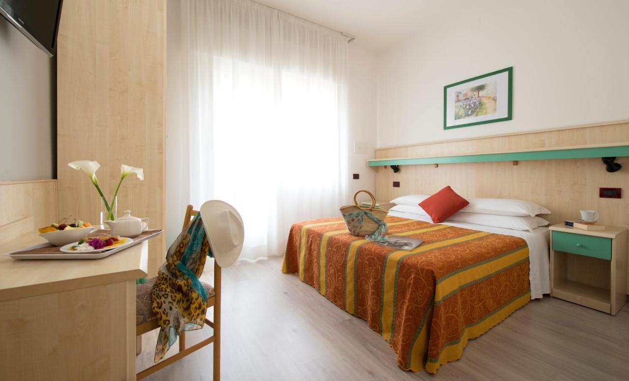 Hotel Pillon Бибионе Екстериор снимка