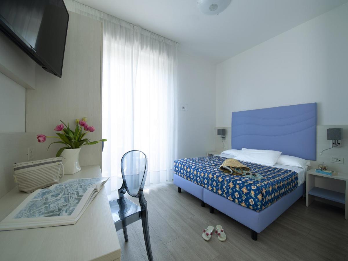 Hotel Pillon Бибионе Екстериор снимка