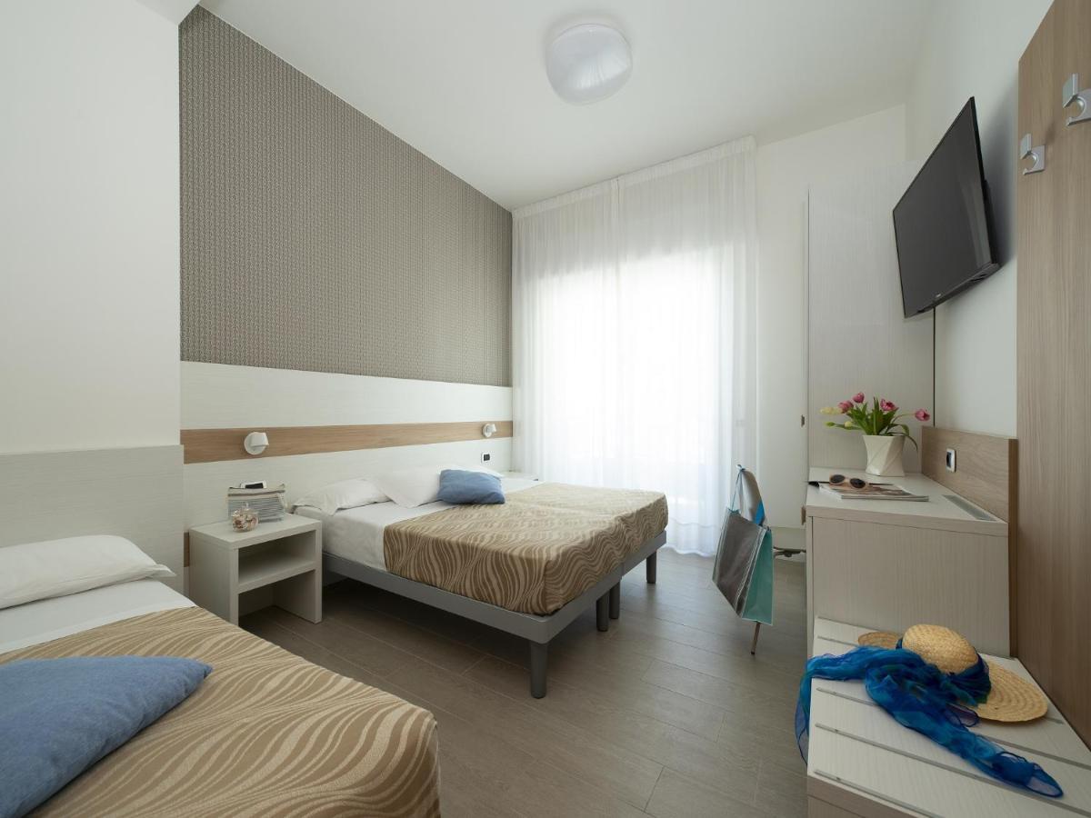 Hotel Pillon Бибионе Екстериор снимка