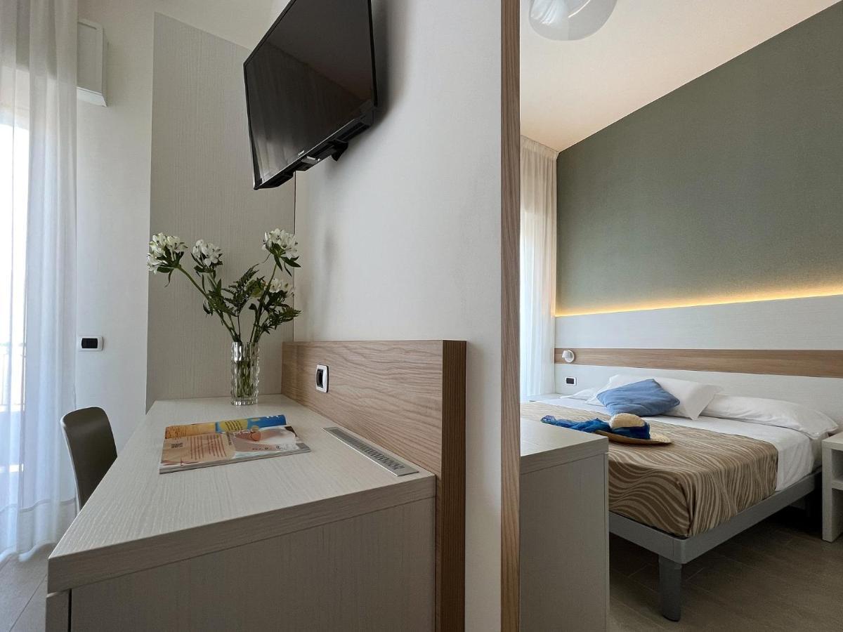 Hotel Pillon Бибионе Екстериор снимка
