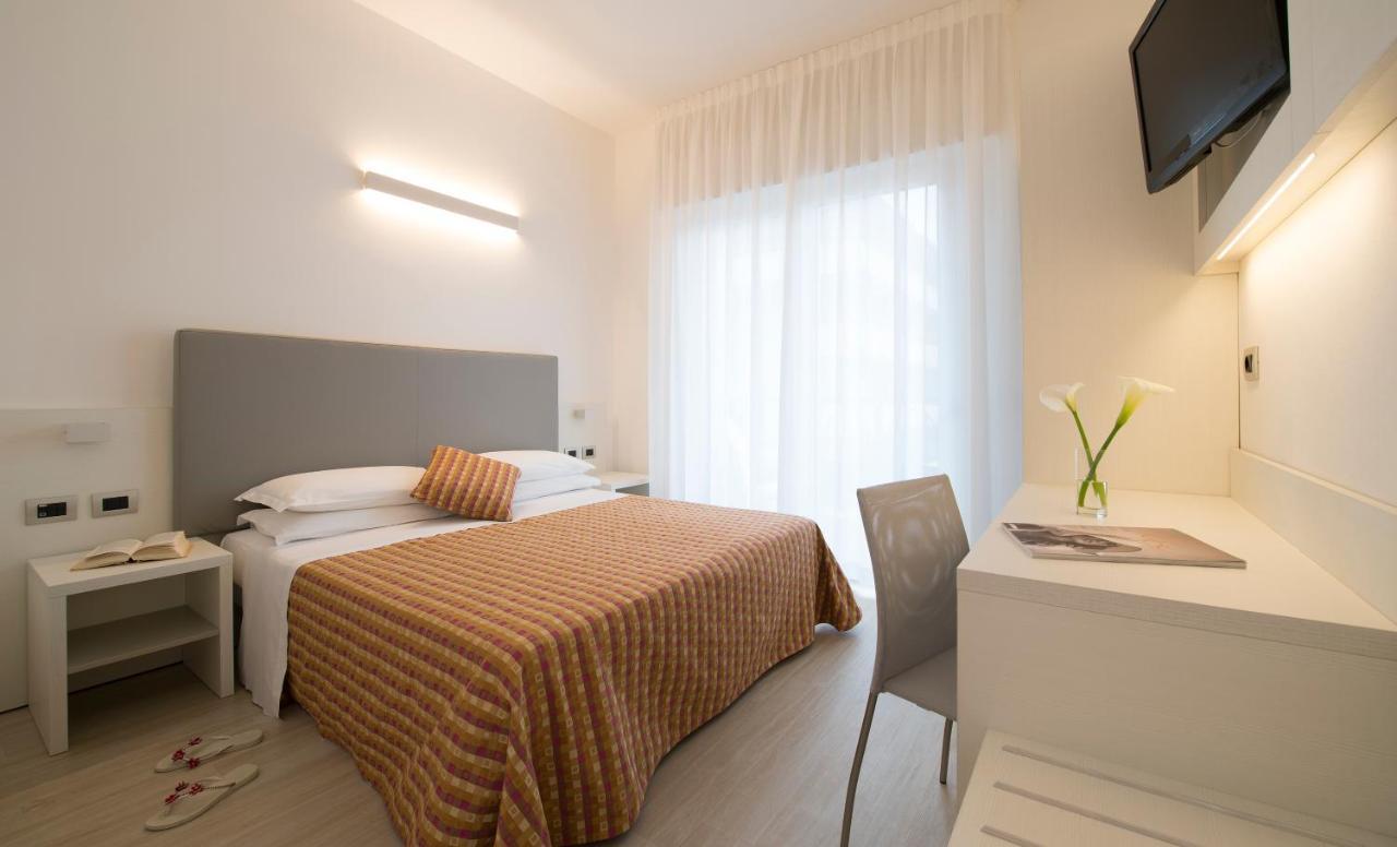 Hotel Pillon Бибионе Екстериор снимка