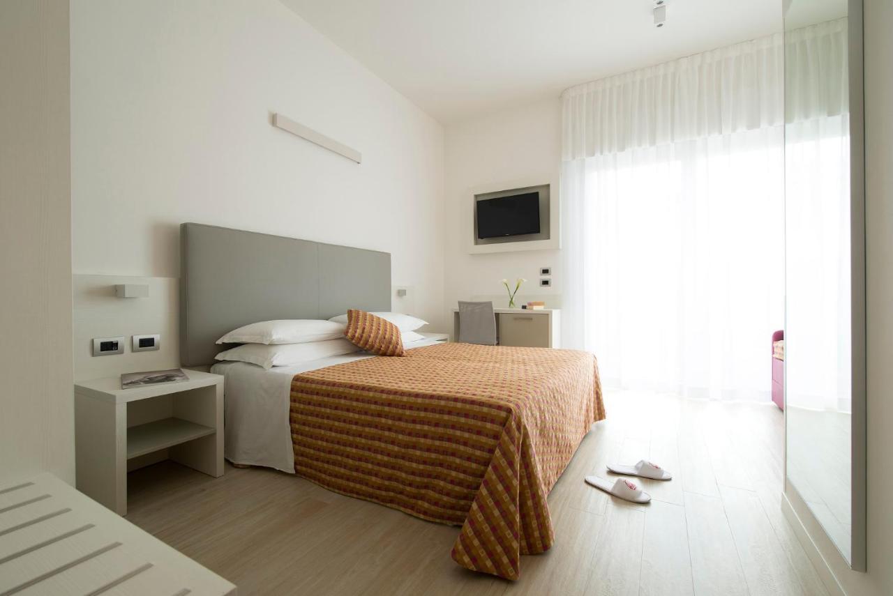 Hotel Pillon Бибионе Екстериор снимка