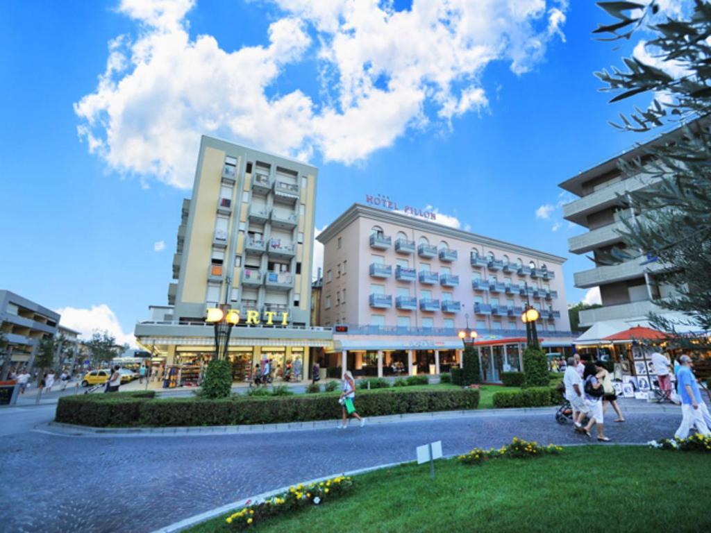 Hotel Pillon Бибионе Екстериор снимка