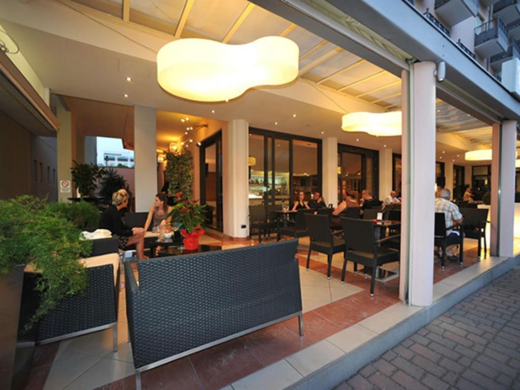 Hotel Pillon Бибионе Екстериор снимка