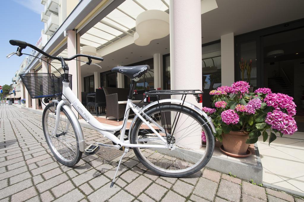 Hotel Pillon Бибионе Екстериор снимка