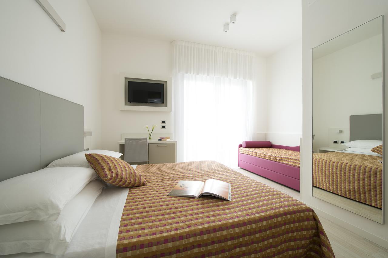 Hotel Pillon Бибионе Екстериор снимка