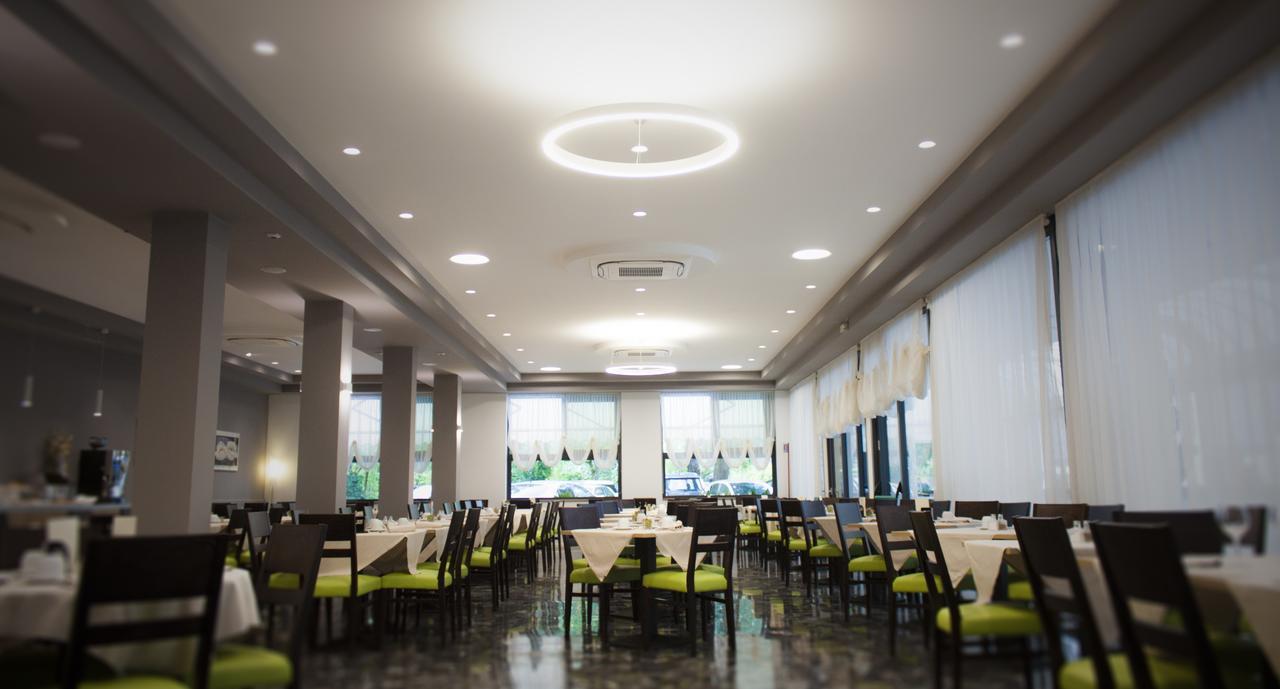 Hotel Pillon Бибионе Екстериор снимка