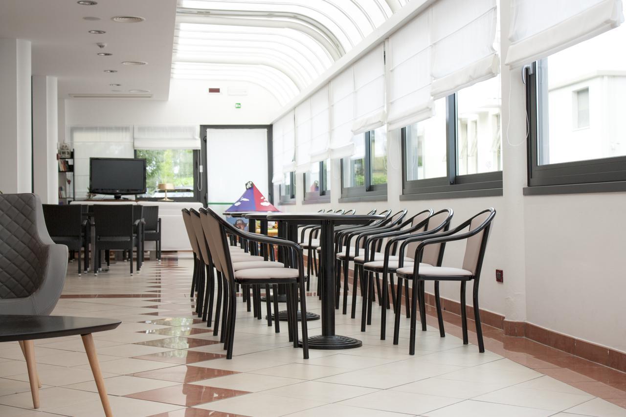 Hotel Pillon Бибионе Екстериор снимка