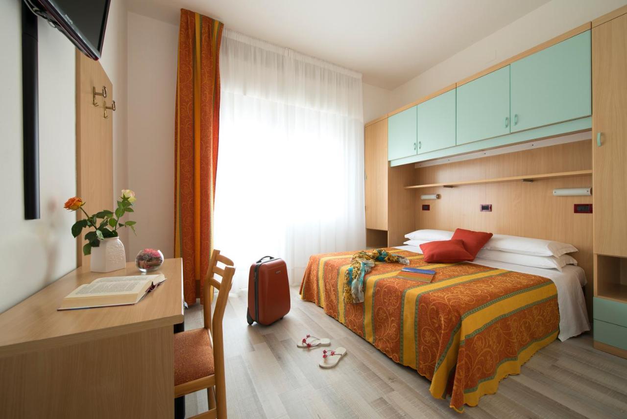 Hotel Pillon Бибионе Екстериор снимка